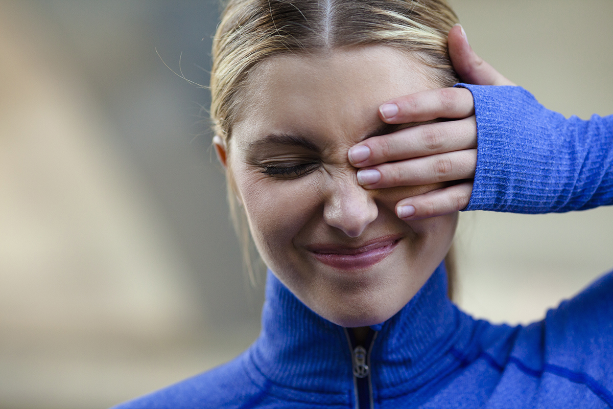 7-tricks-to-stop-rubbing-your-eyes-when-they-are-itchy-america-s-best