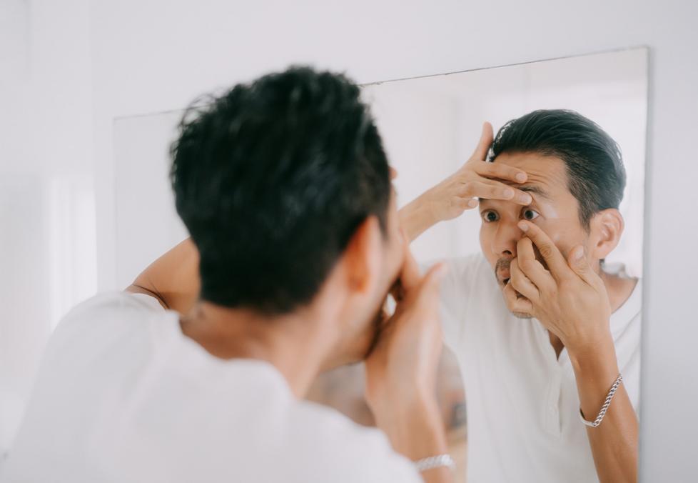 Man putting contact lenses in