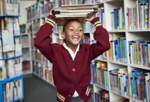 Kid in the library 